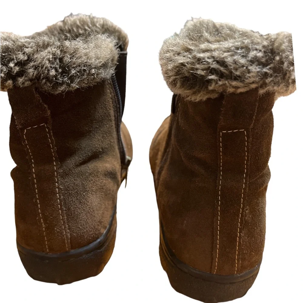 Khombu Brown Suede Ankle Boots ~ Size 8